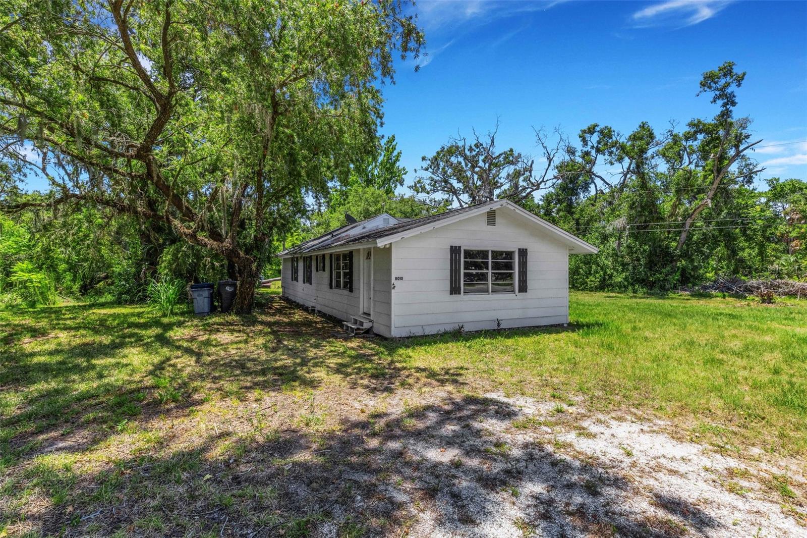 8010 BROWER DR, BRADENTON, FL — photo 3