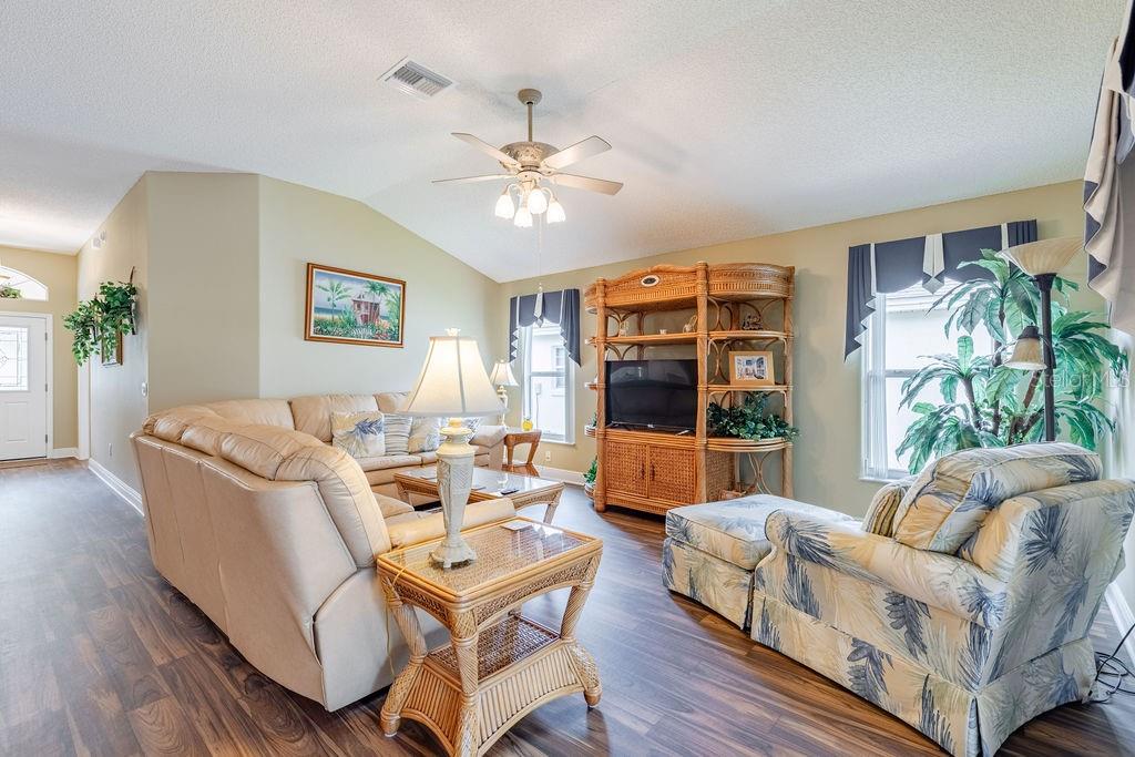 877 WINIFRED WAY, THE VILLAGES, FL — photo 4