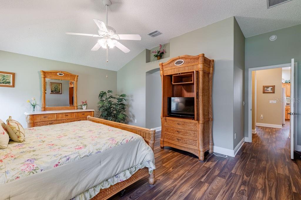 877 WINIFRED WAY, THE VILLAGES, FL — photo 15