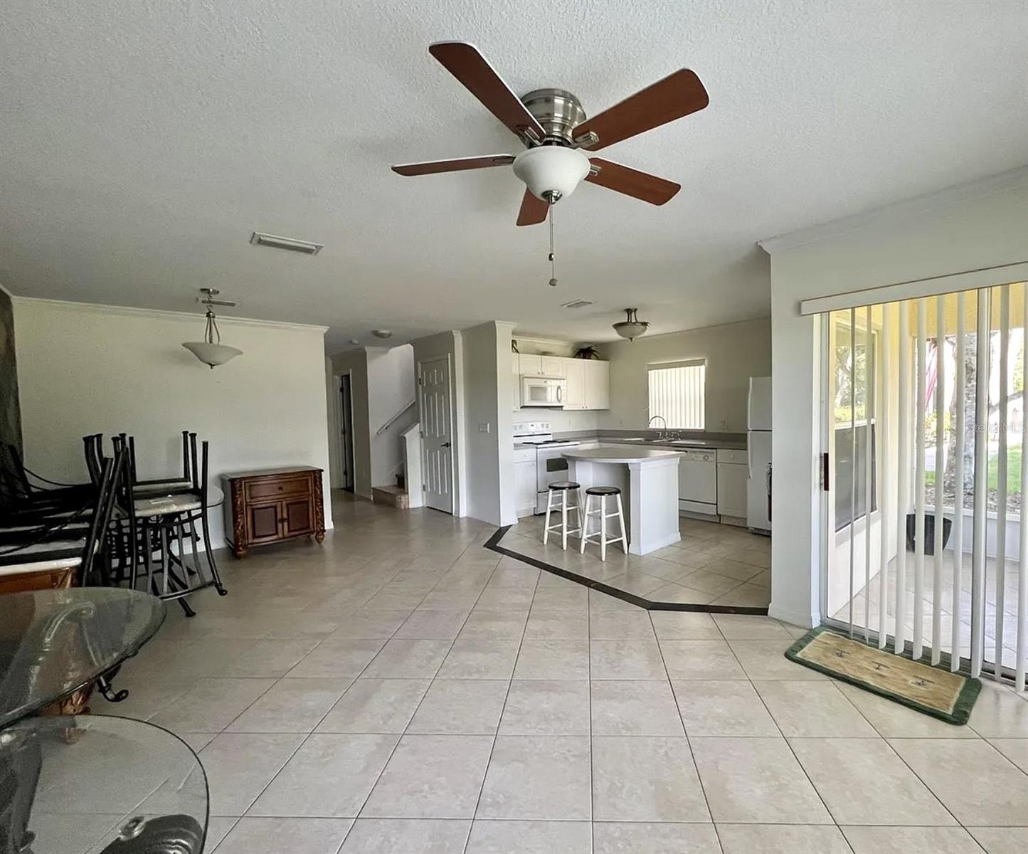 2884 CLUB CORTILE CIR, KISSIMMEE, FL — photo 2