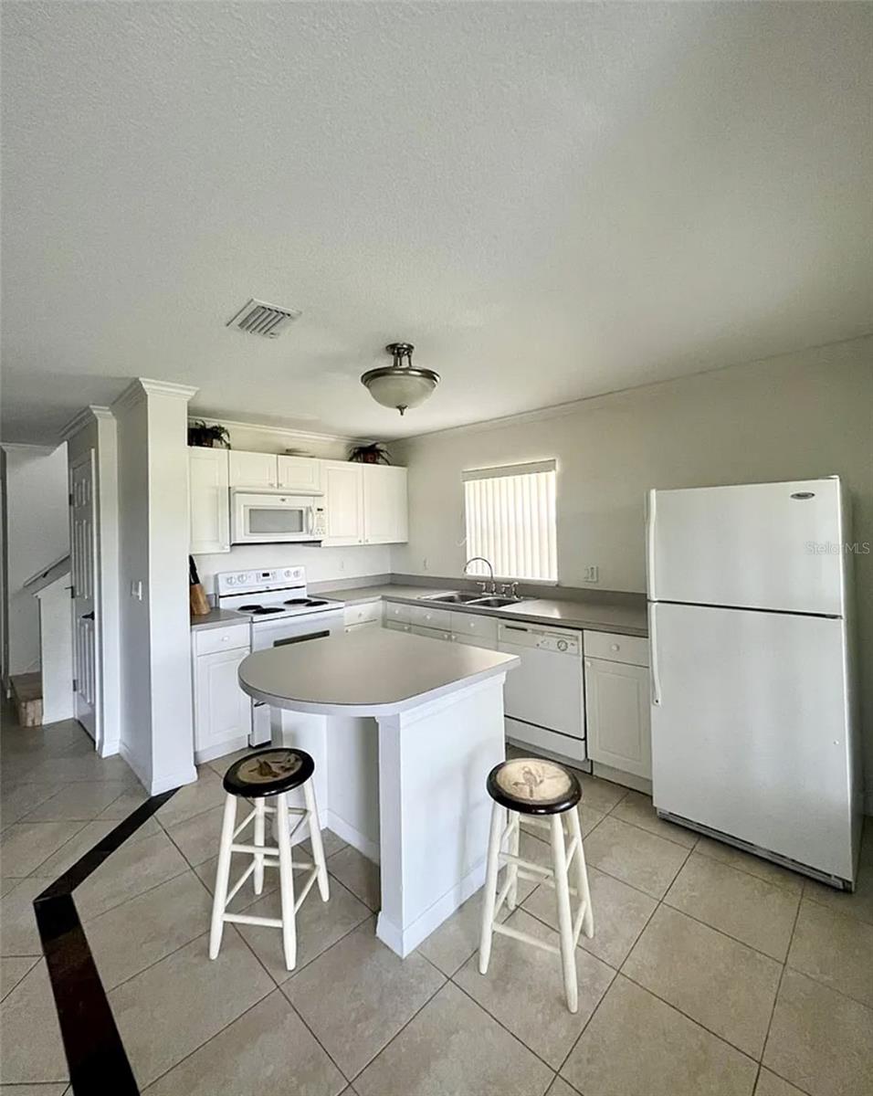 2884 CLUB CORTILE CIR, KISSIMMEE, FL — photo 4