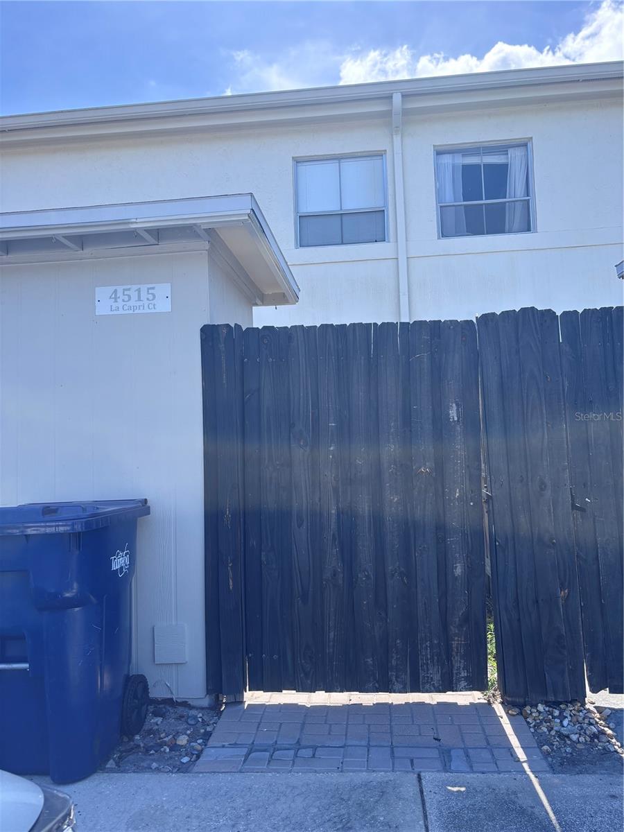 4515 LA CAPRI CT, TAMPA, FL — photo 2