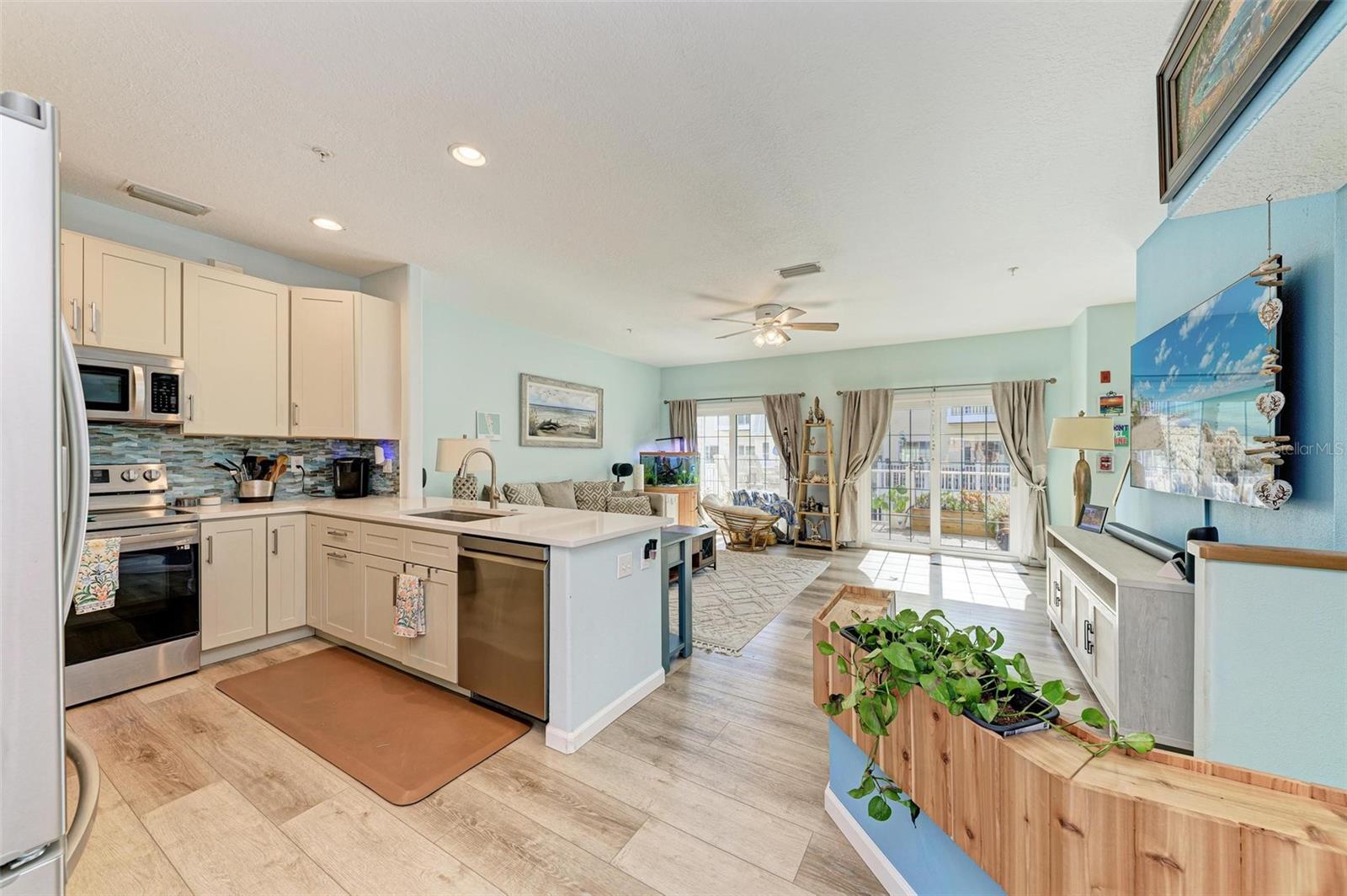 1469 GULF DR N, BRADENTON BEACH, FL — photo 8