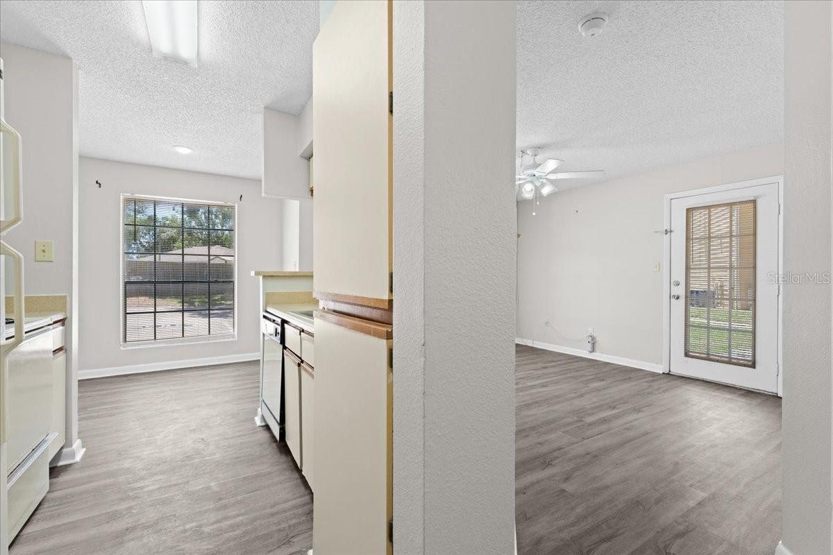 8641 FANCY FINCH DR #102, TAMPA, FL — photo 4