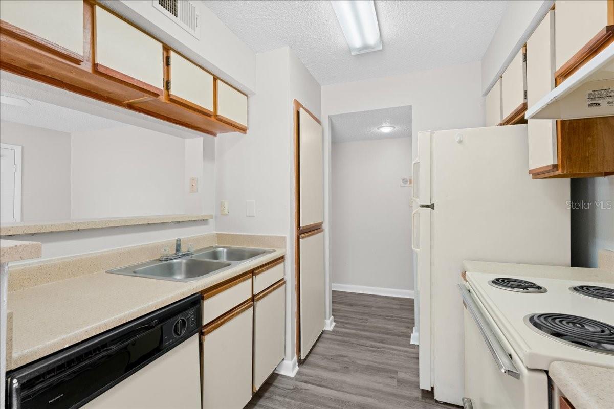 8641 FANCY FINCH DR #102, TAMPA, FL — photo 5