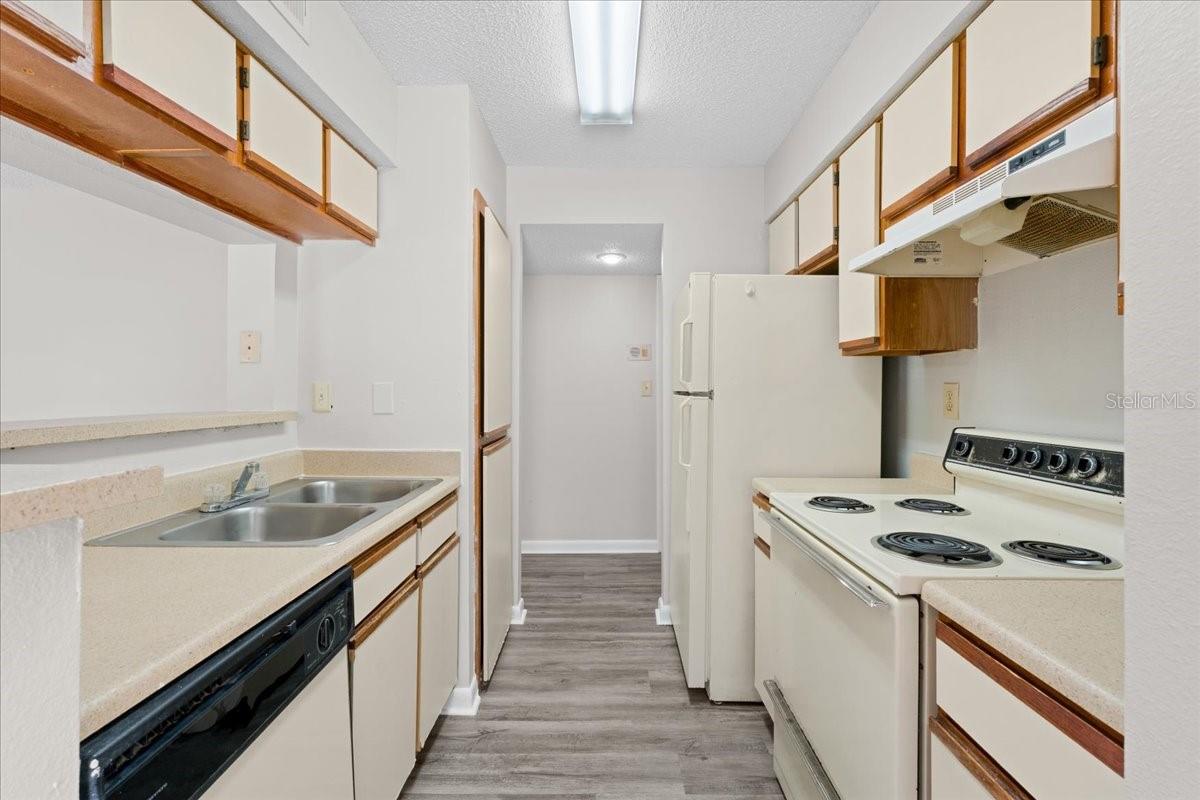8641 FANCY FINCH DR #102, TAMPA, FL — photo 6