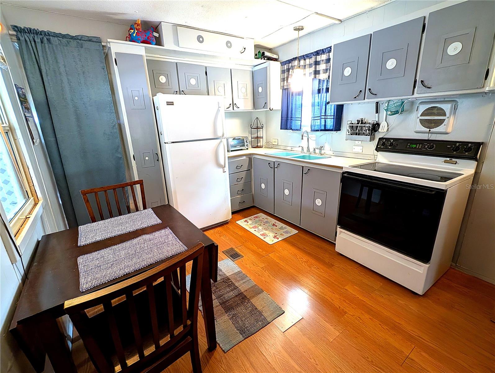 7803 46TH AVE N #49, ST PETERSBURG, FL — photo 2