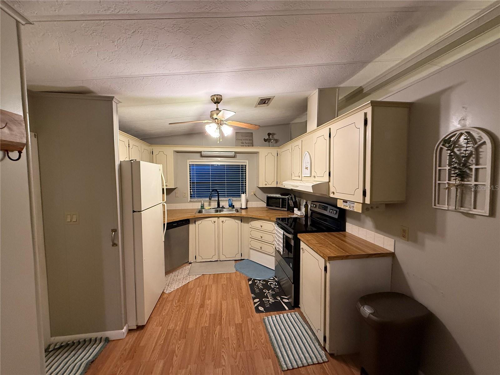 101 CYPRESS RD, WILDWOOD, FL — photo 4
