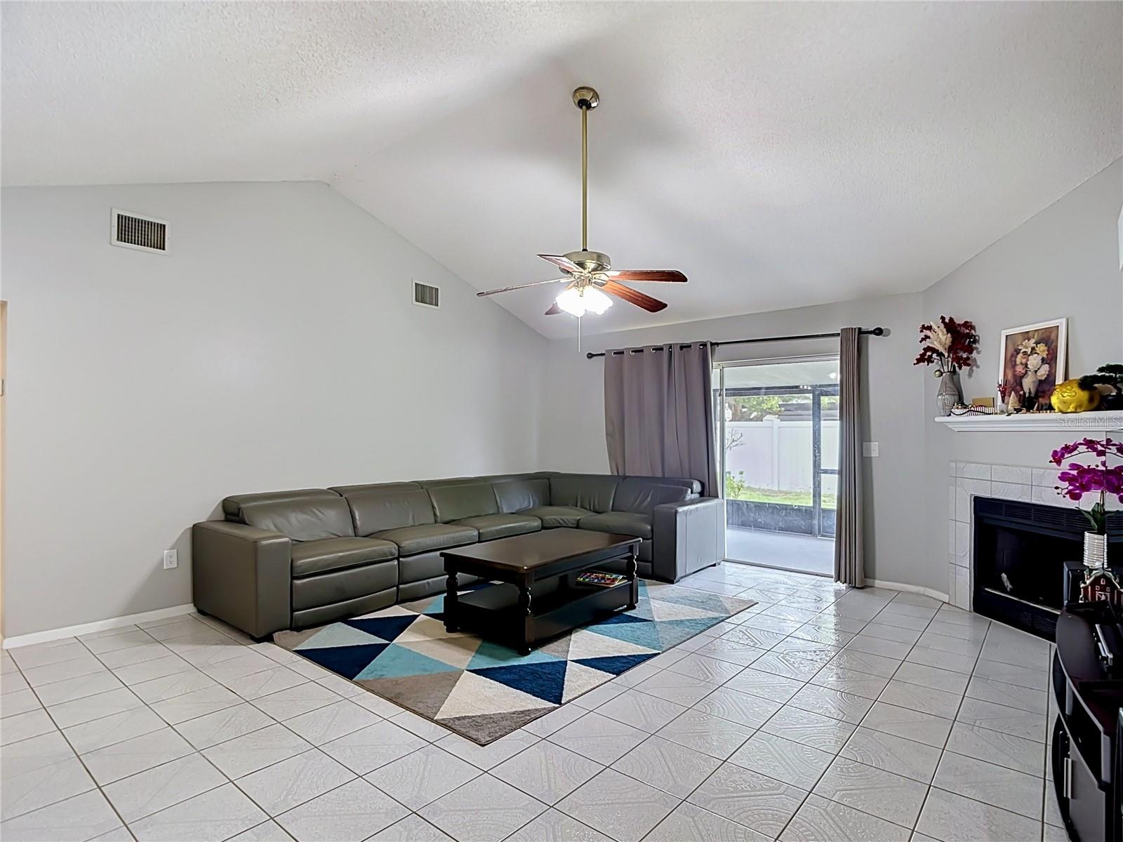 7110 HOLLOWELL DR, TAMPA, FL — photo 9