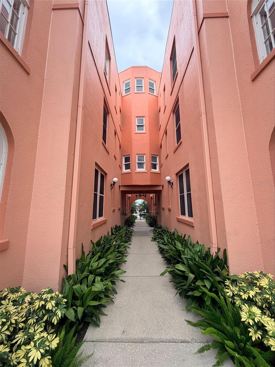 1221 N PALM AVE #204, SARASOTA, FL — photo 2