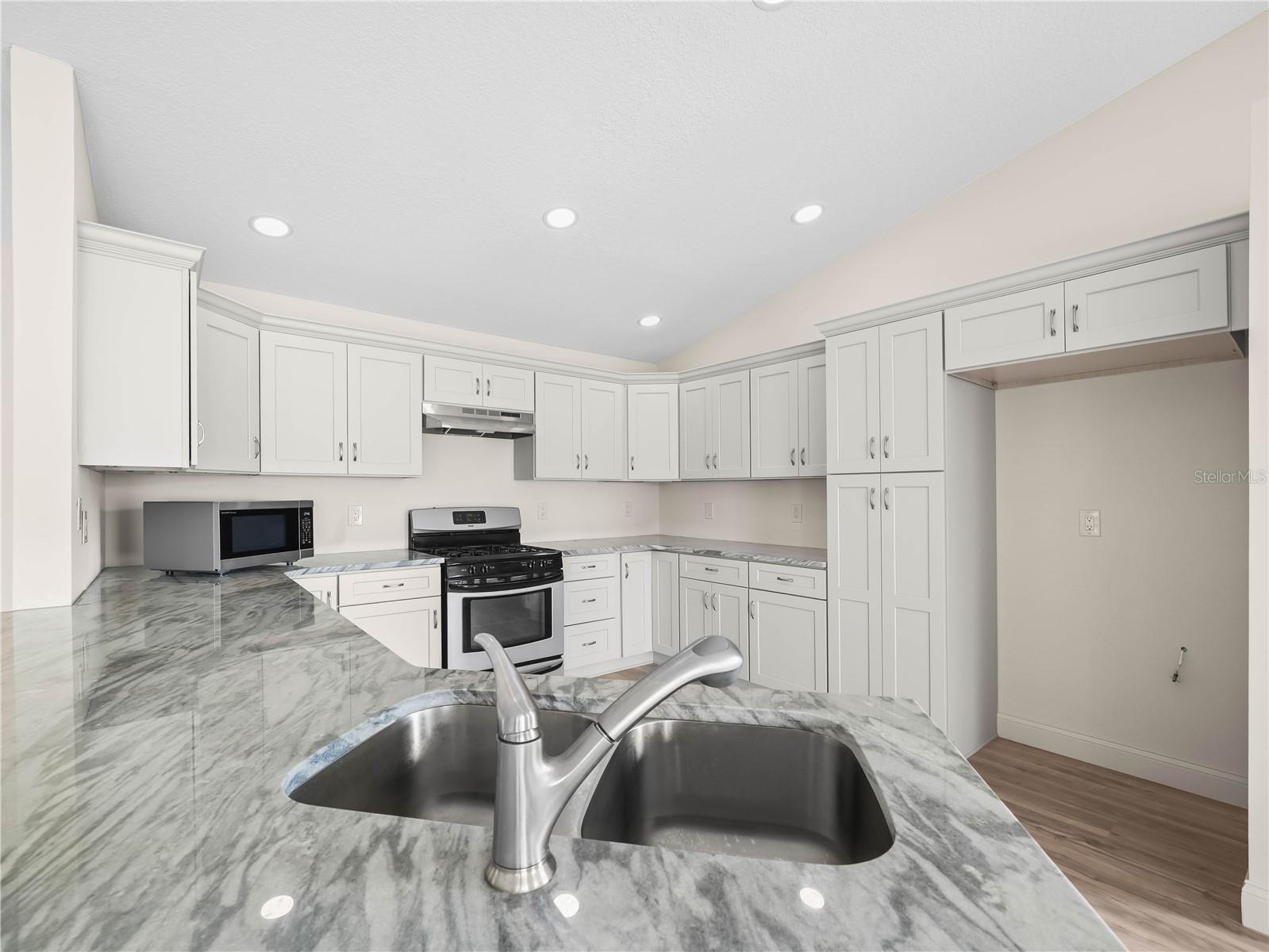 6341 SILVER LAKES DR W, LAKELAND, FL — photo 10