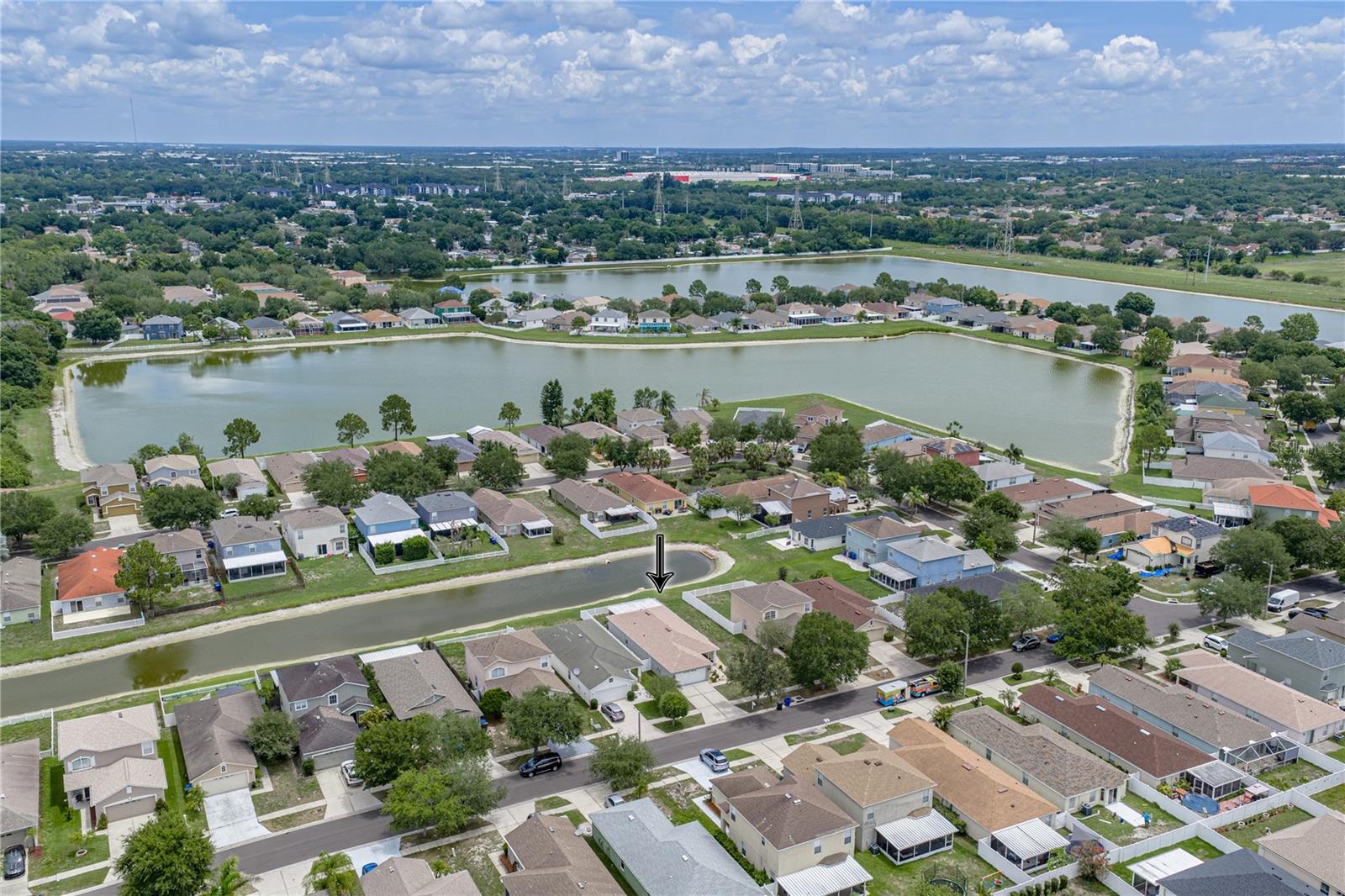 8160 CANTERBURY LAKE BLVD, TAMPA, FL — photo 2