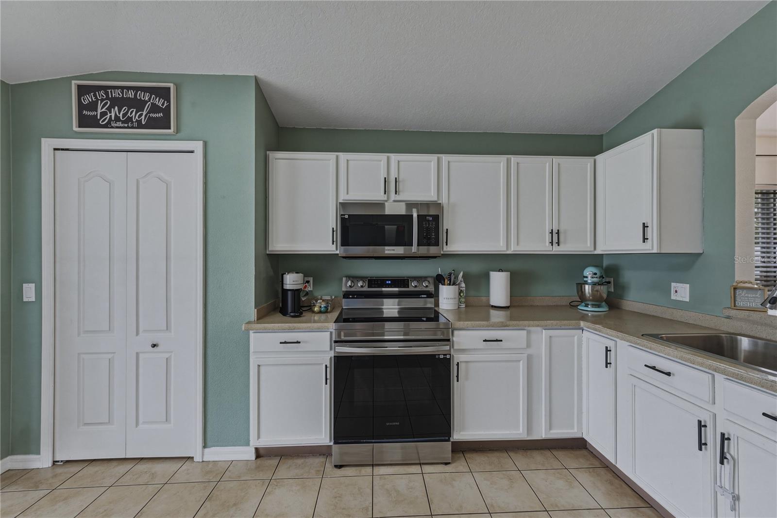 8160 CANTERBURY LAKE BLVD, TAMPA, FL — photo 18