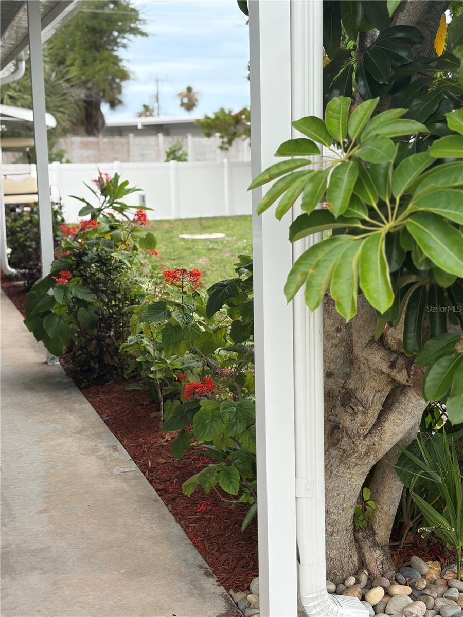 723 ROMA RD, VENICE, FL — photo 28