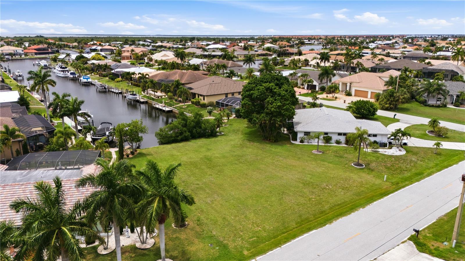 1121 CORONADO DR, PUNTA GORDA, FL