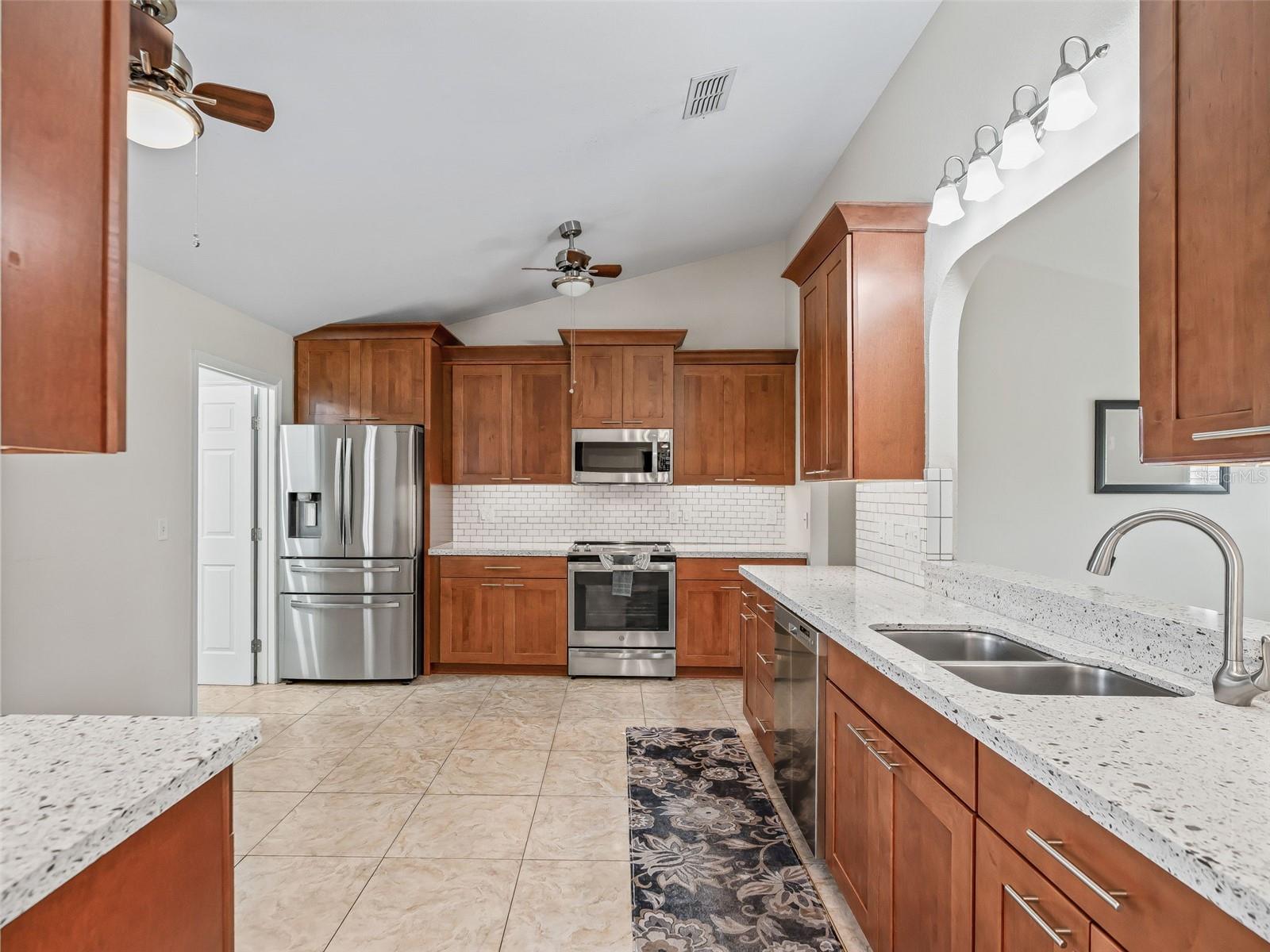 12115 SE 176TH LOOP, SUMMERFIELD, FL — photo 10