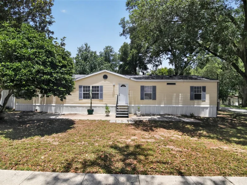102 THIRD ST, LADY LAKE, FL