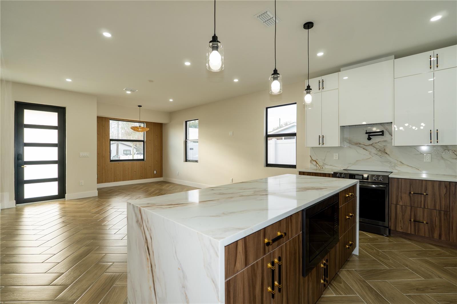 12905 WORCHESTER AVE, TAMPA, FL — photo 9