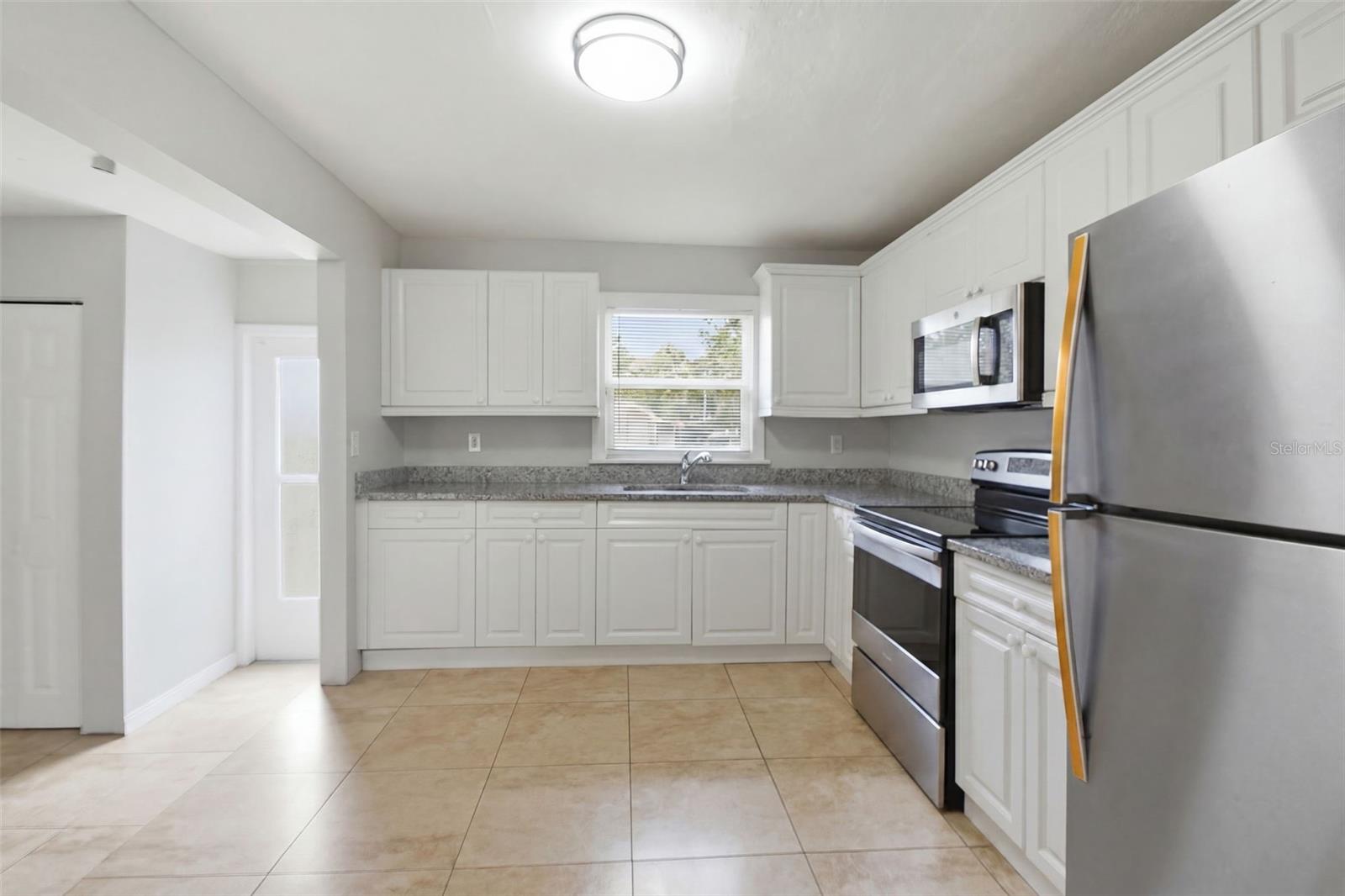 2817 HAWTHORNE ST, SARASOTA, FL — photo 16
