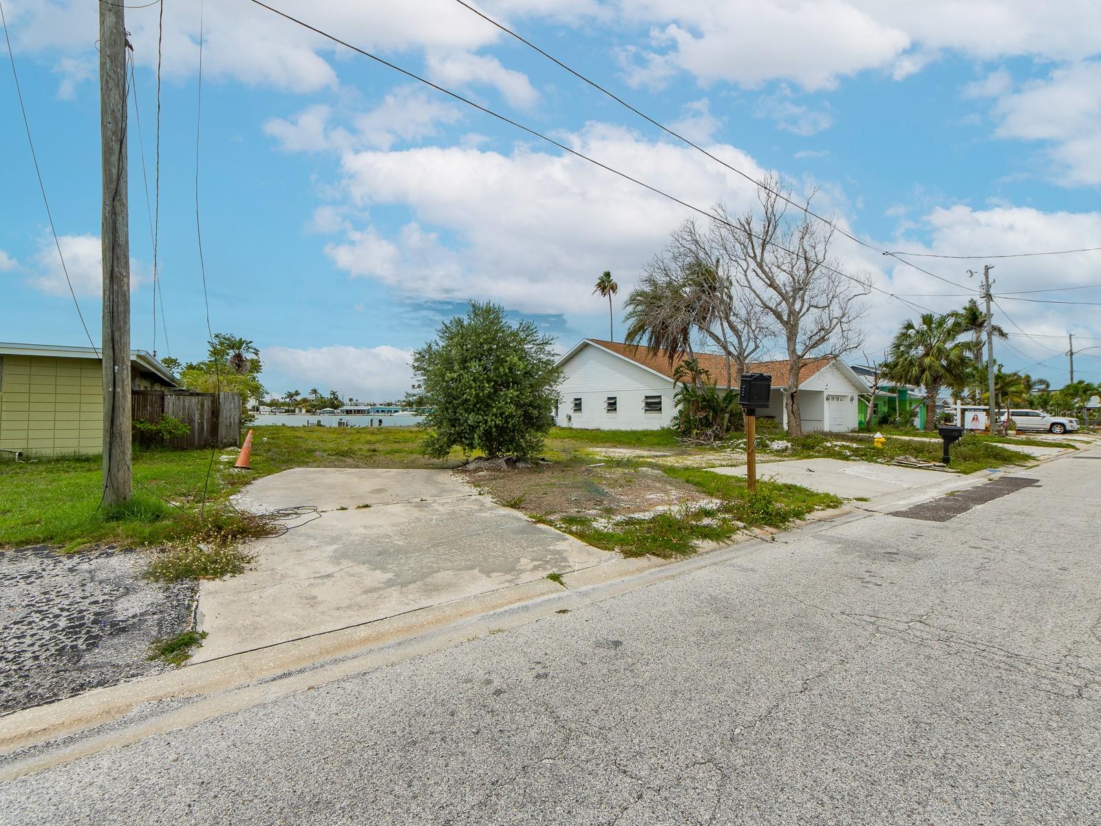 813 BAY POINT DR, MADEIRA BEACH, FL — photo 5