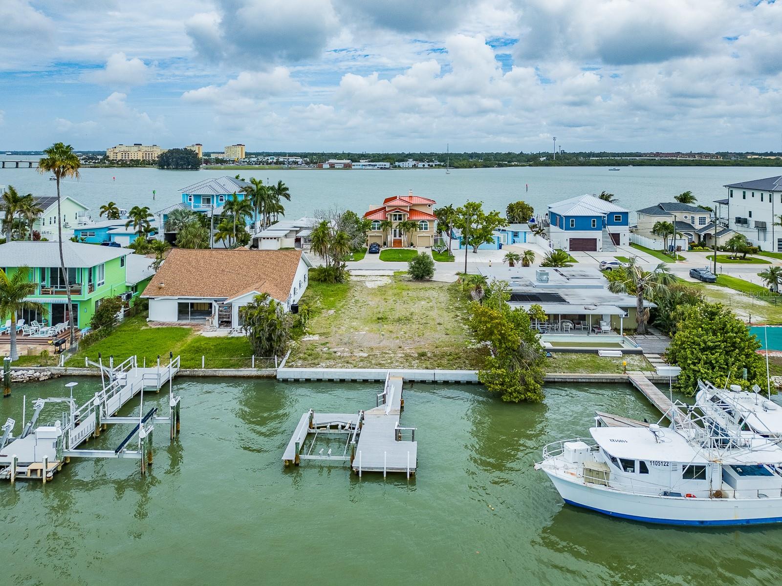 813 BAY POINT DR, MADEIRA BEACH, FL — photo 10