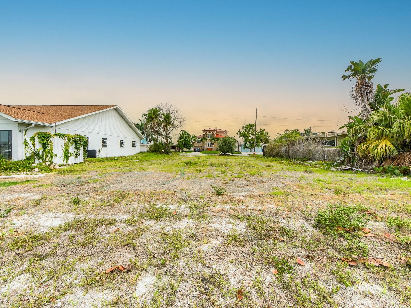 813 BAY POINT DR, MADEIRA BEACH, FL — photo 11
