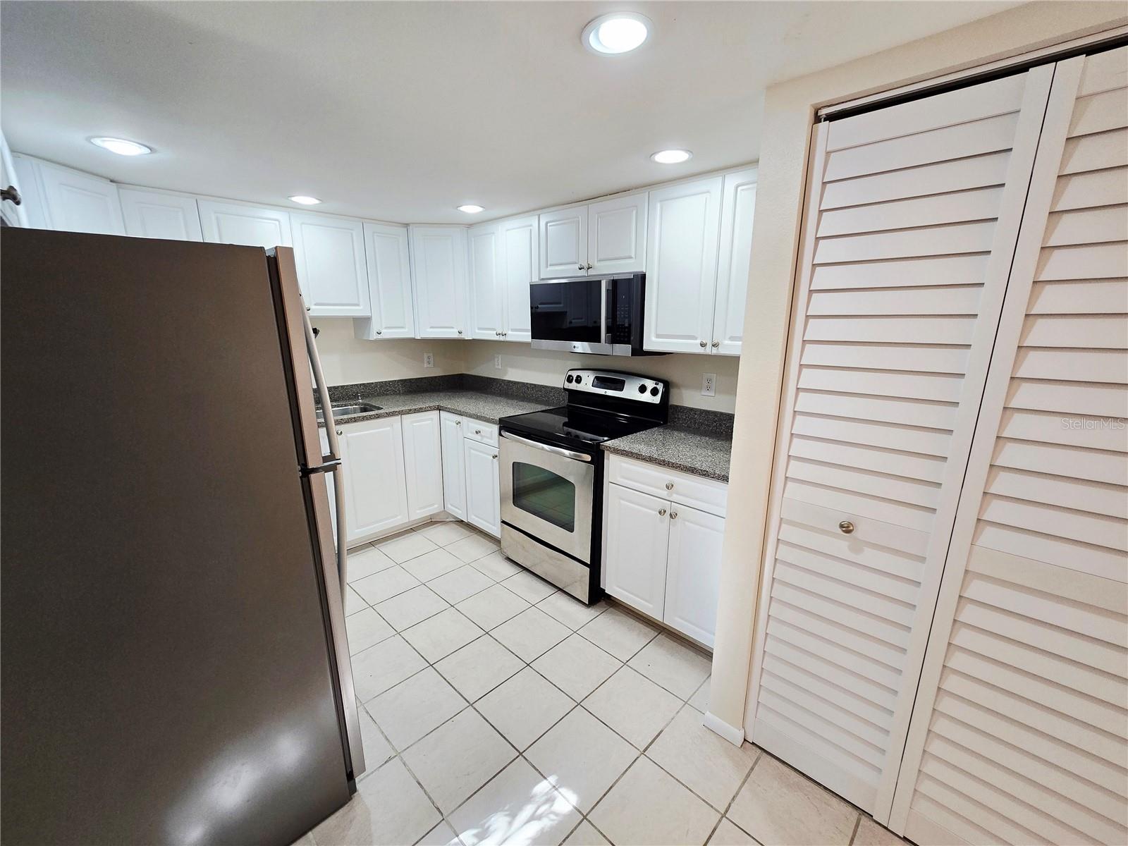 1225 56TH ST W, BRADENTON, FL — photo 8