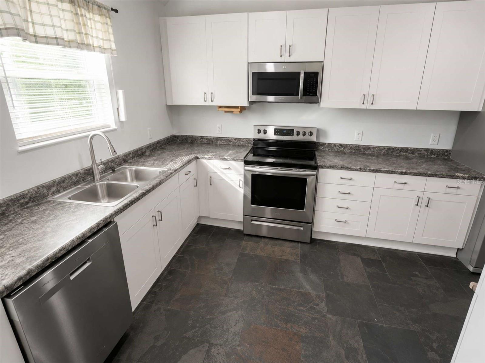 3522 W PRICE AVE, TAMPA, FL — photo 3