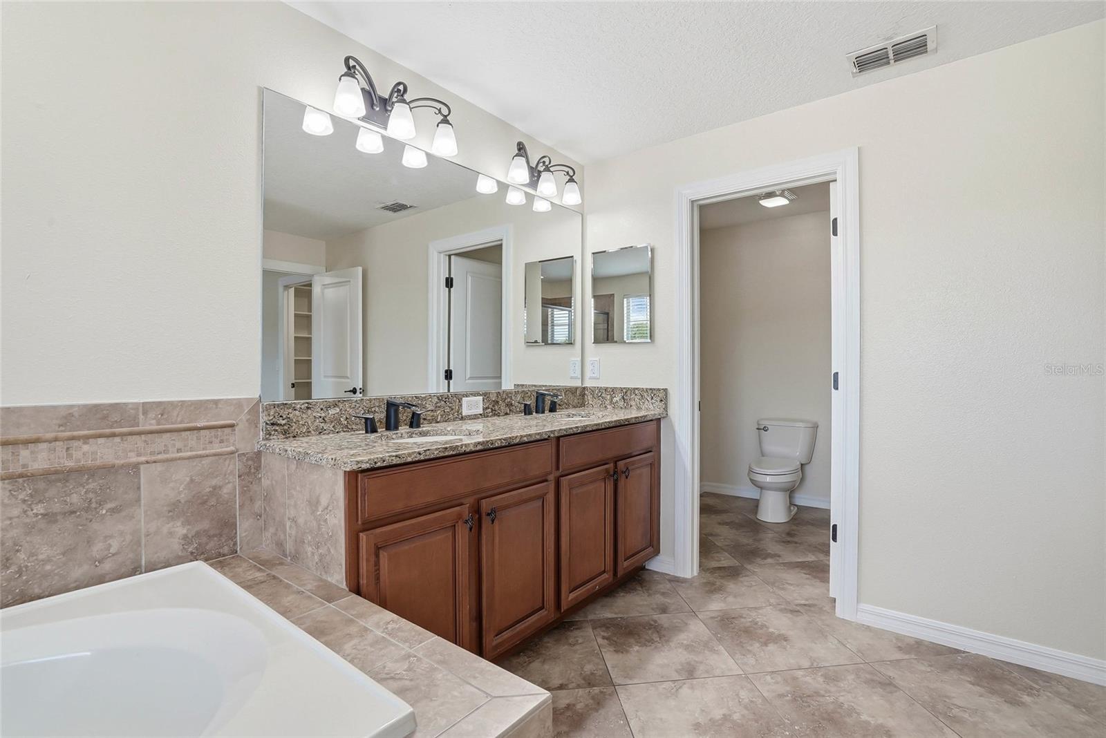 3987 ROUND TABLE CT, LAND O LAKES, FL — photo 32