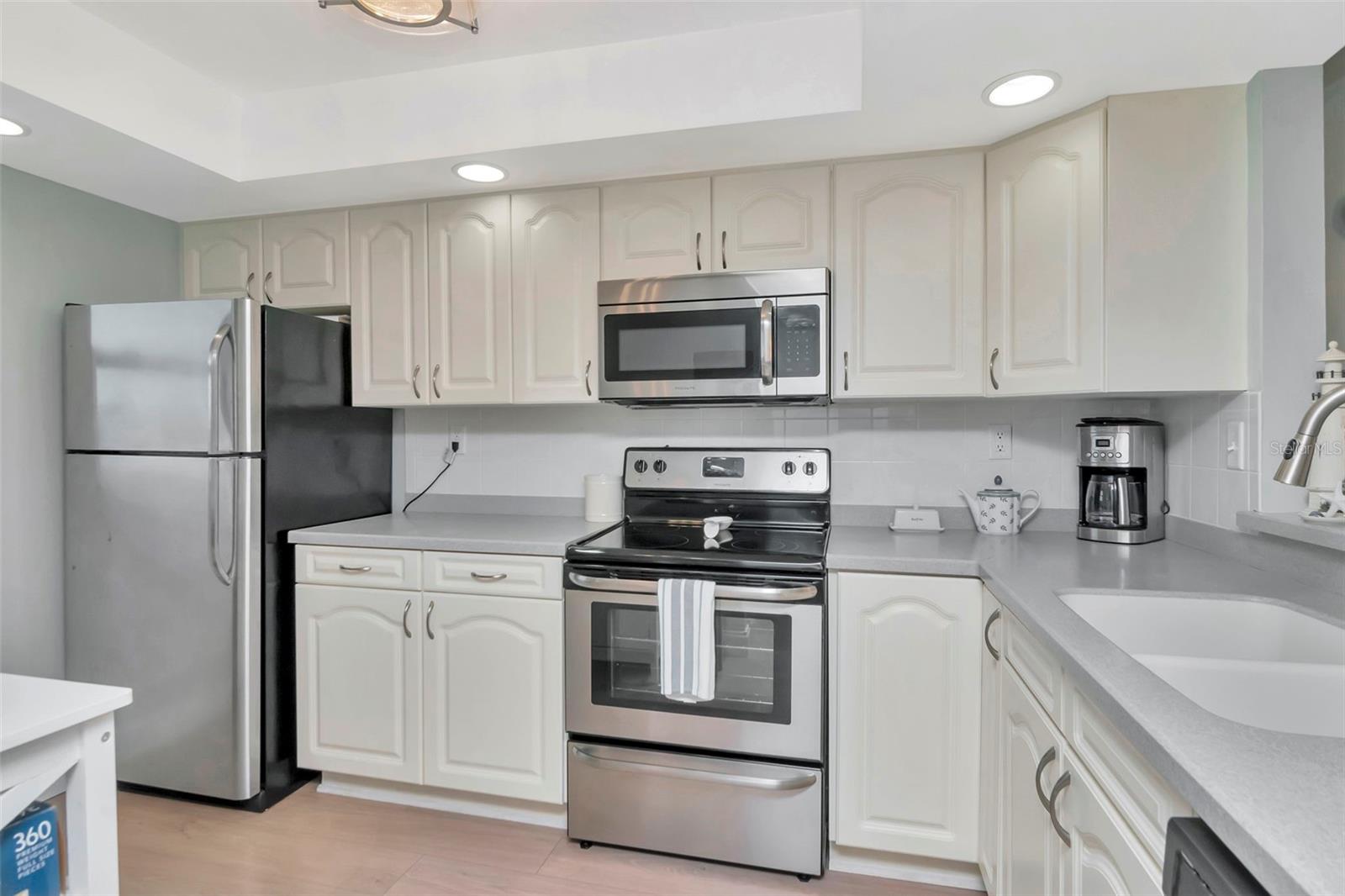 17580 GULF BLVD #403, REDINGTON SHORES, FL — photo 8