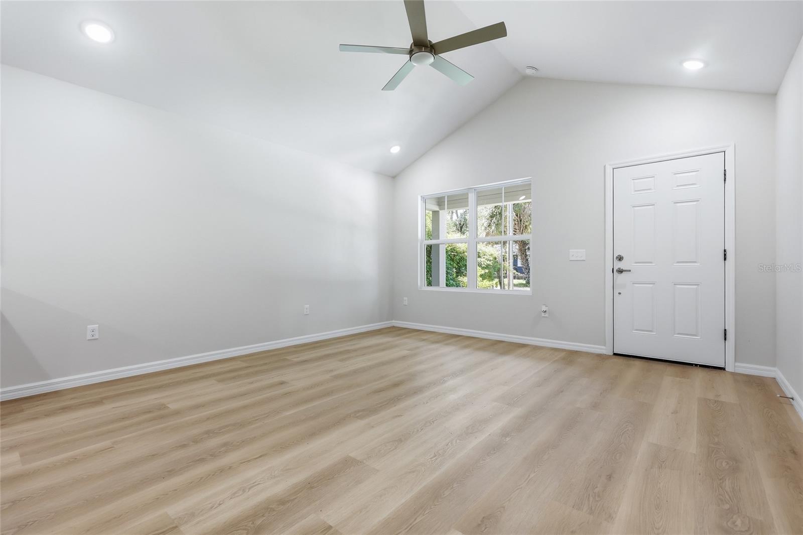 925 NE 19TH ST, GAINESVILLE, FL — photo 3