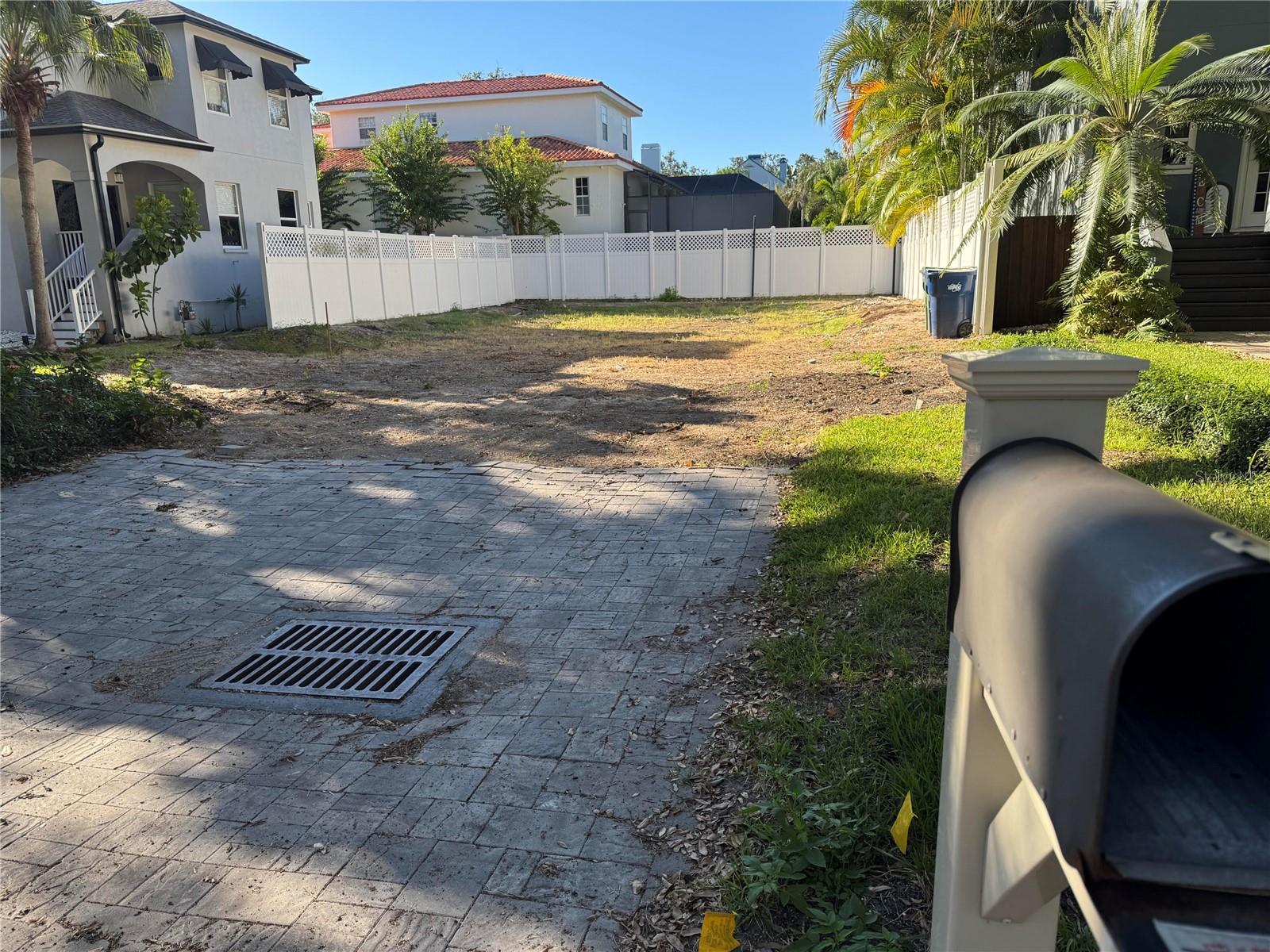 2705 W BAY AVE, TAMPA, FL