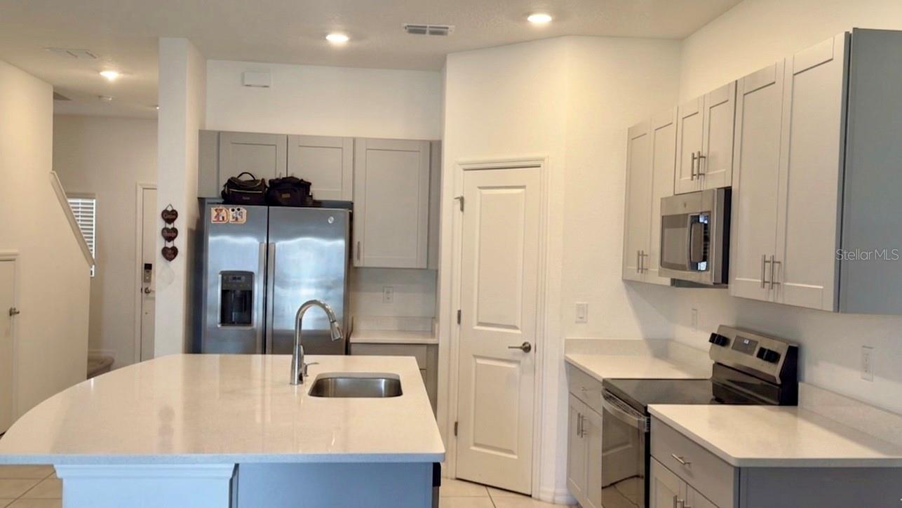 2994 CANARY AVE, DAVENPORT, FL — photo 2