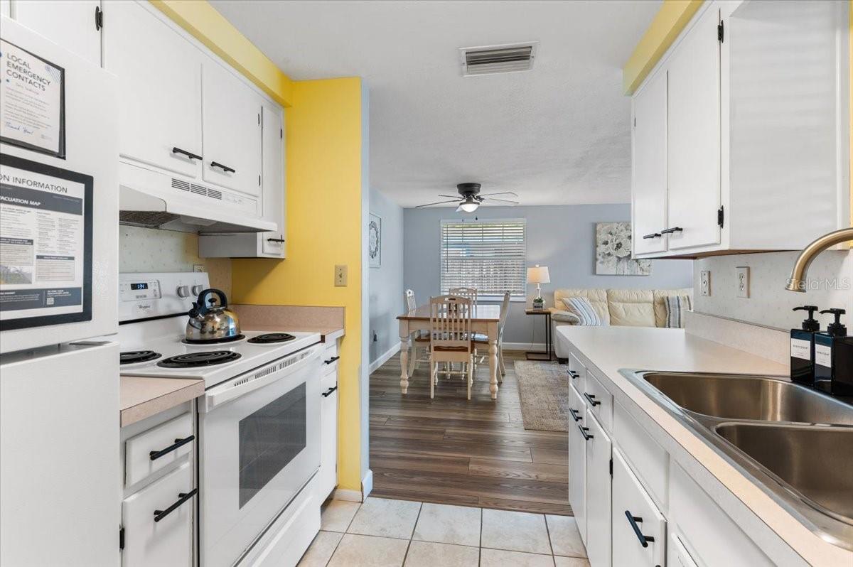 980 CHARLOTTE AVE, SARASOTA, FL — photo 13