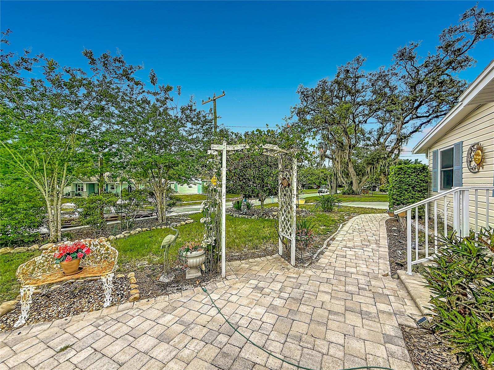 2045 BROADWAY, CLEARWATER, FL — photo 2