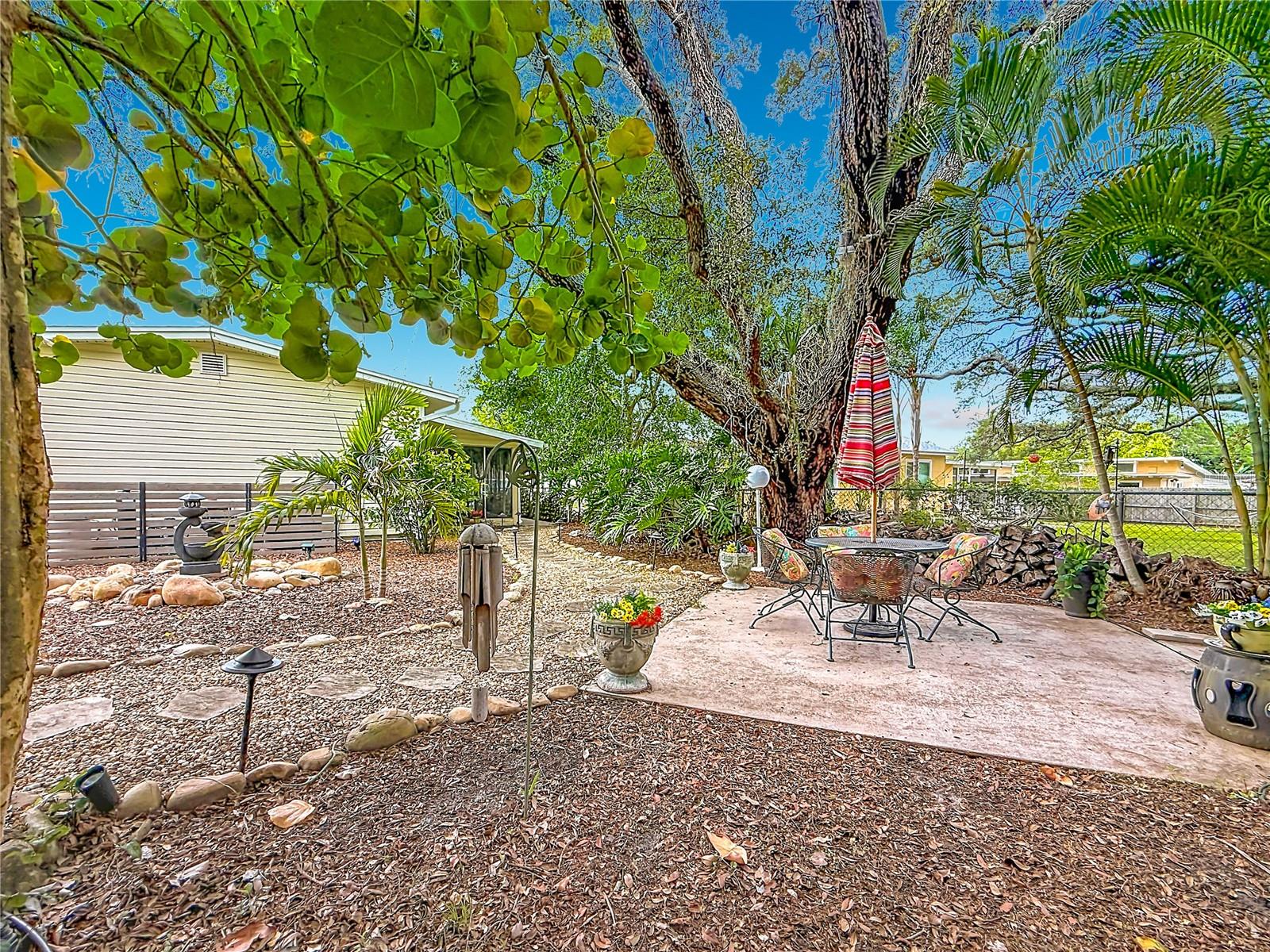2045 BROADWAY, CLEARWATER, FL — photo 37