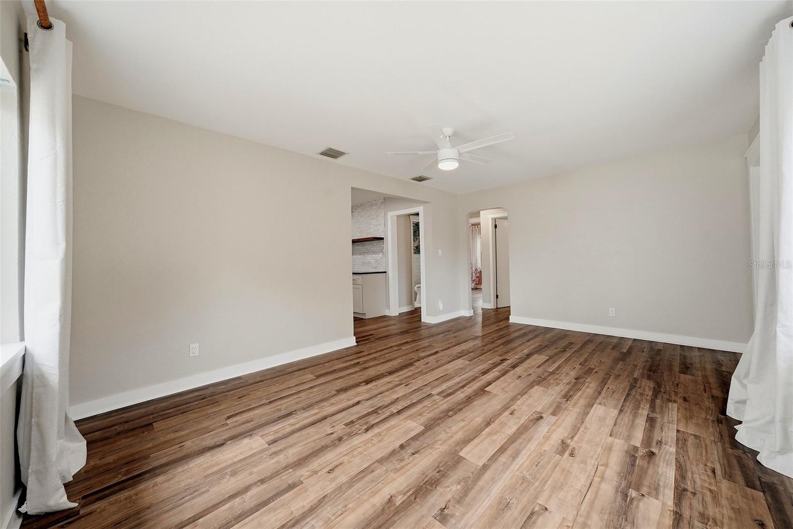 4730 BURLINGTON AVE N, ST PETERSBURG, FL — photo 10