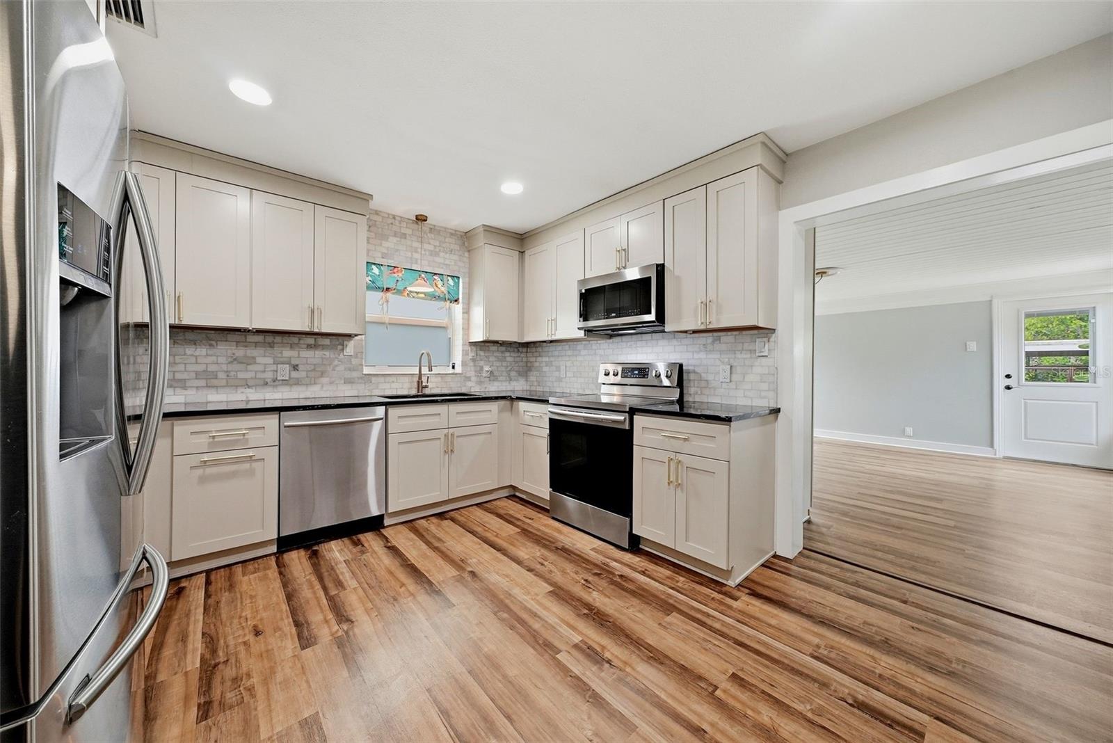 4730 BURLINGTON AVE N, ST PETERSBURG, FL — photo 2