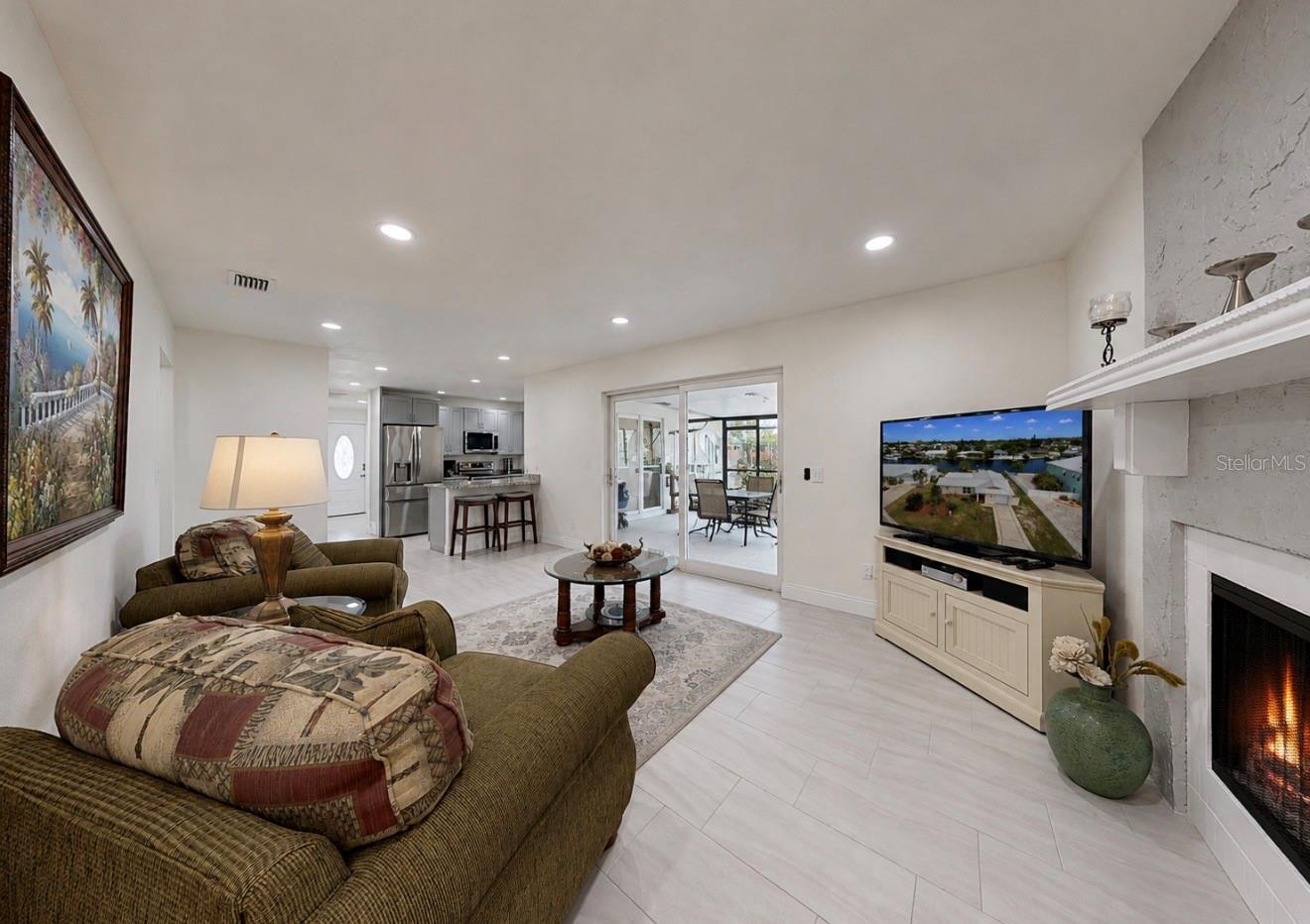 803 LEISEY CIR, RUSKIN, FL — photo 23