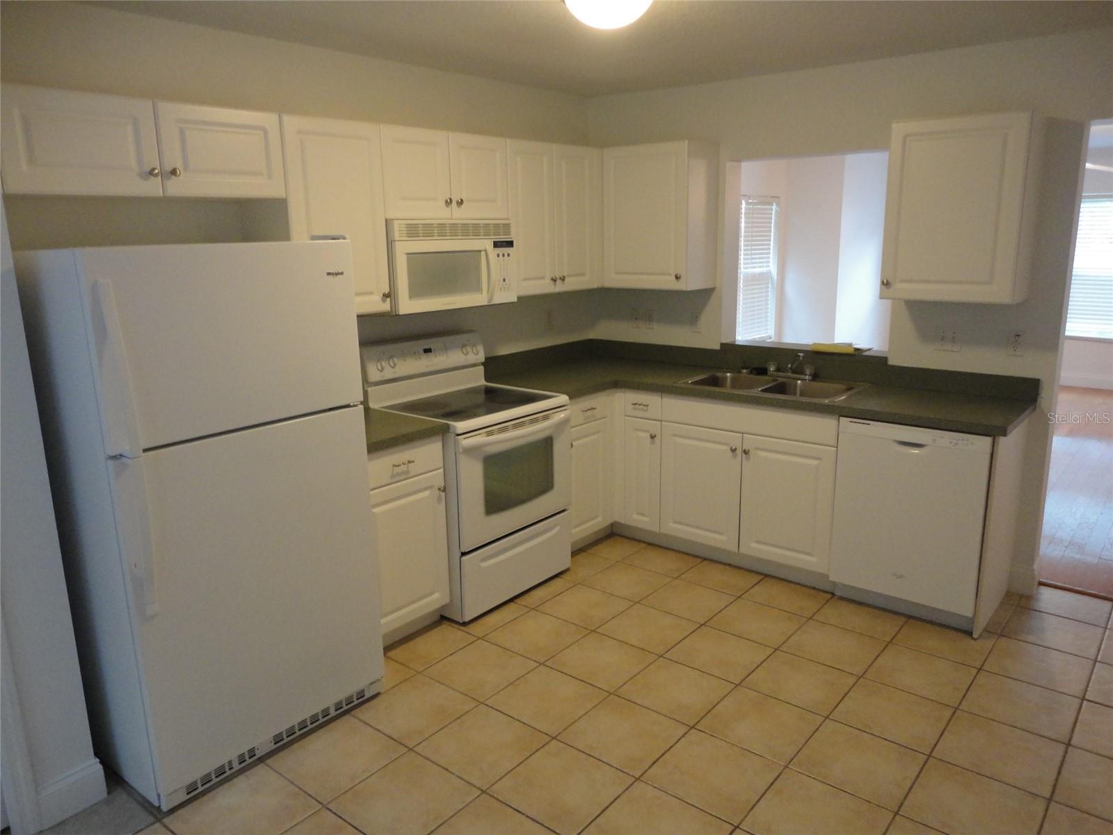 2636 SW 35TH PL #8, GAINESVILLE, FL — photo 4