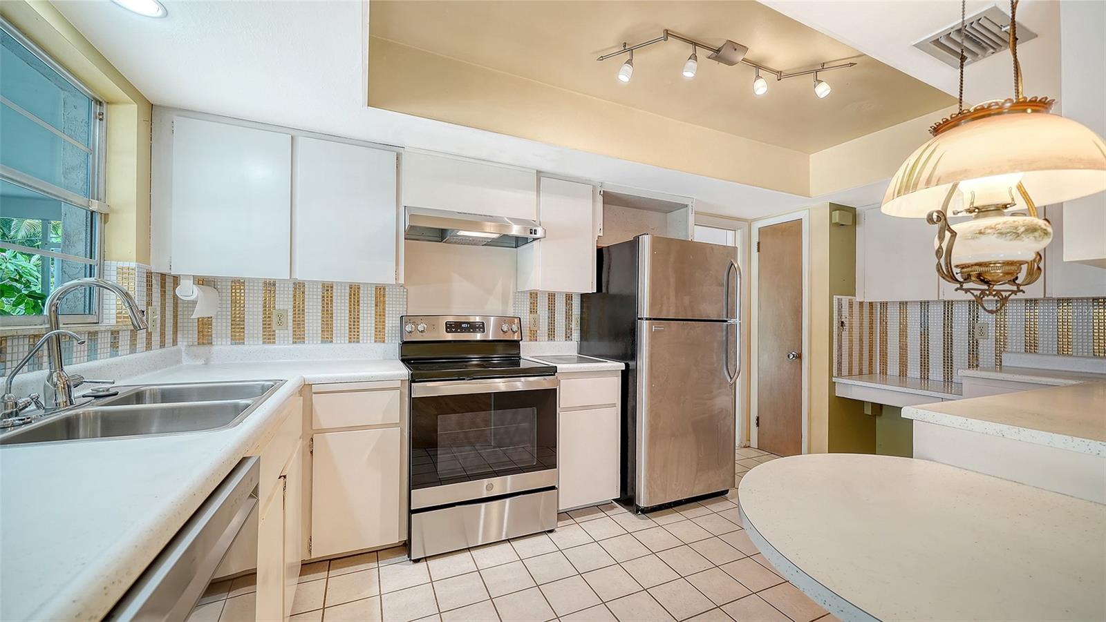621 ALHAMBRA RD, VENICE, FL — photo 16