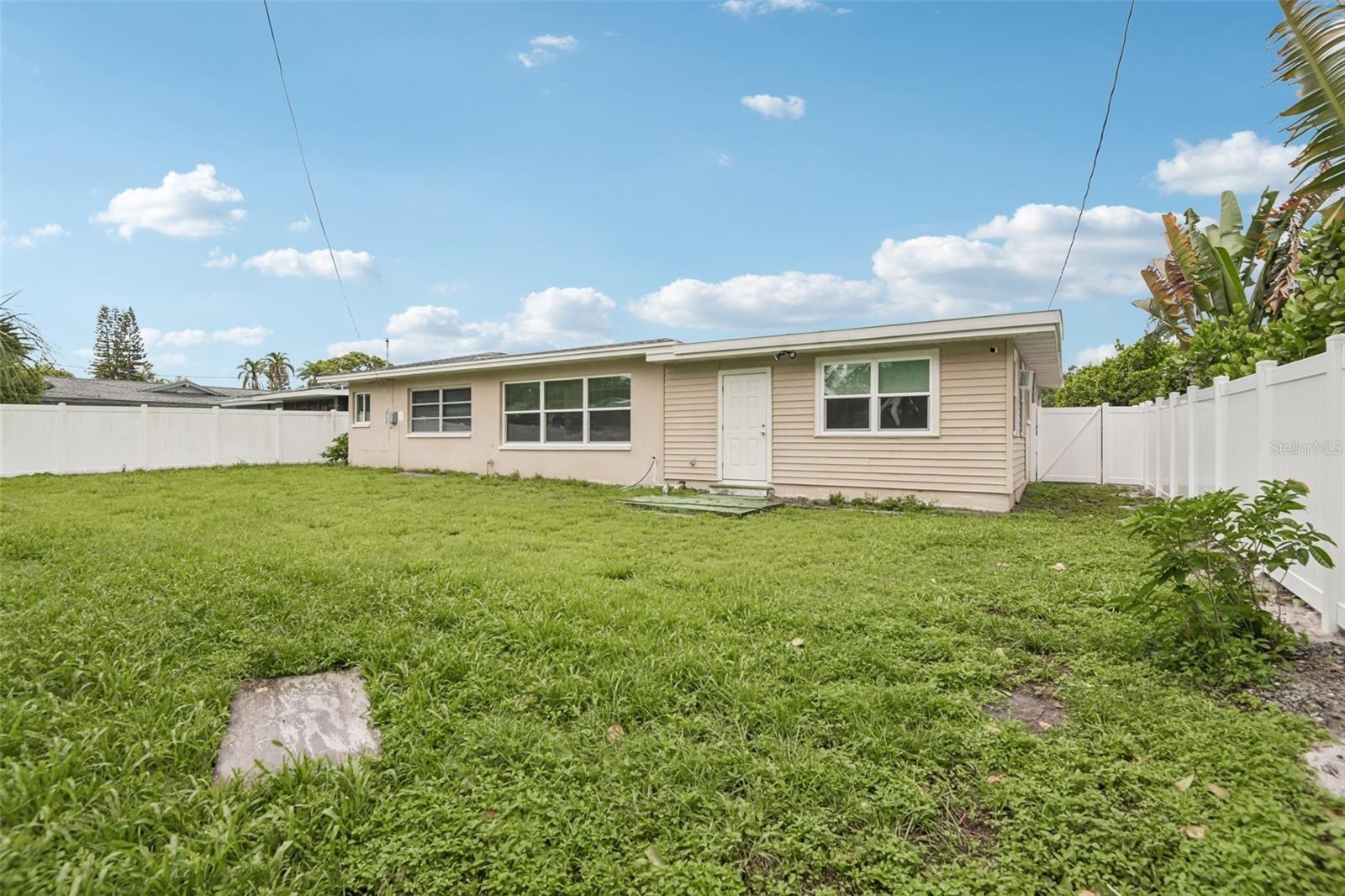 563 EASTVIEW RD, LARGO, FL — photo 33