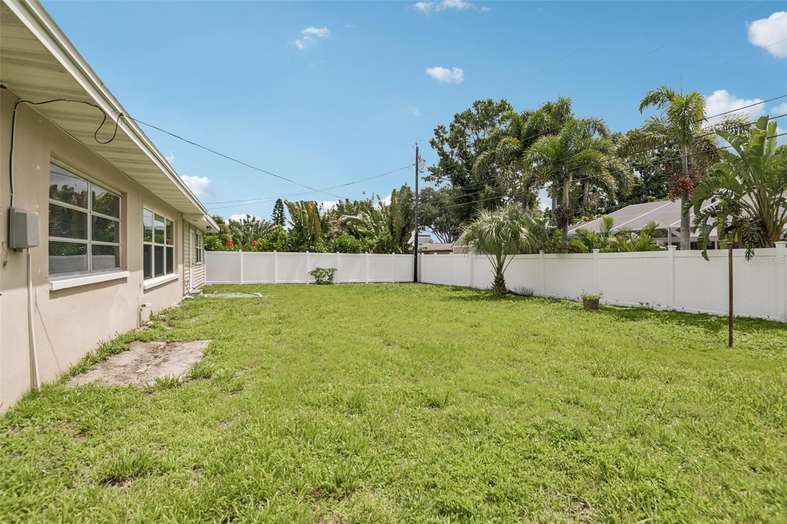 563 EASTVIEW RD, LARGO, FL — photo 34