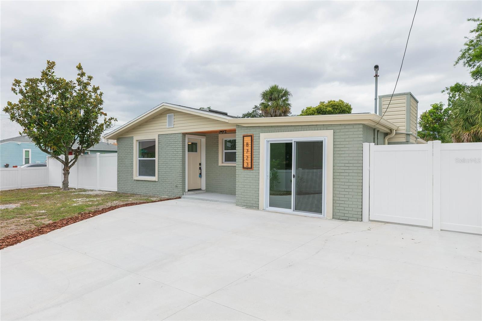 8723 N RIVER FOREST CIR, TAMPA, FL