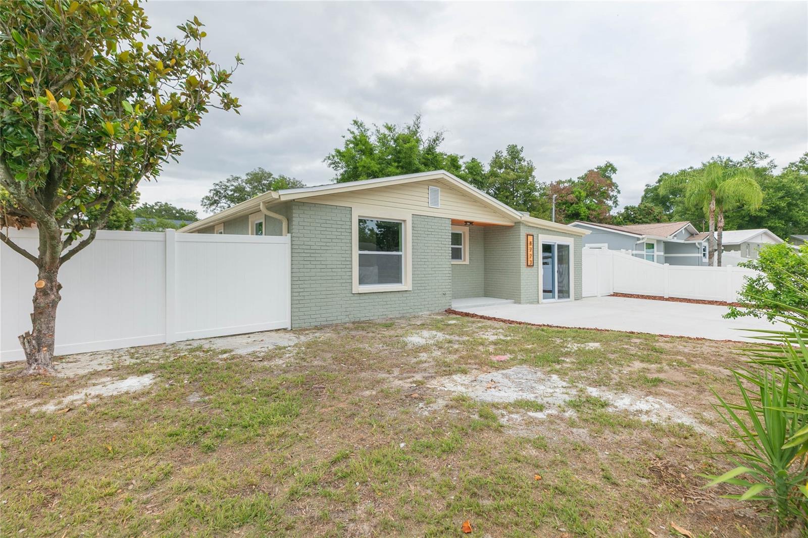 8723 N RIVER FOREST CIR, TAMPA, FL — photo 3
