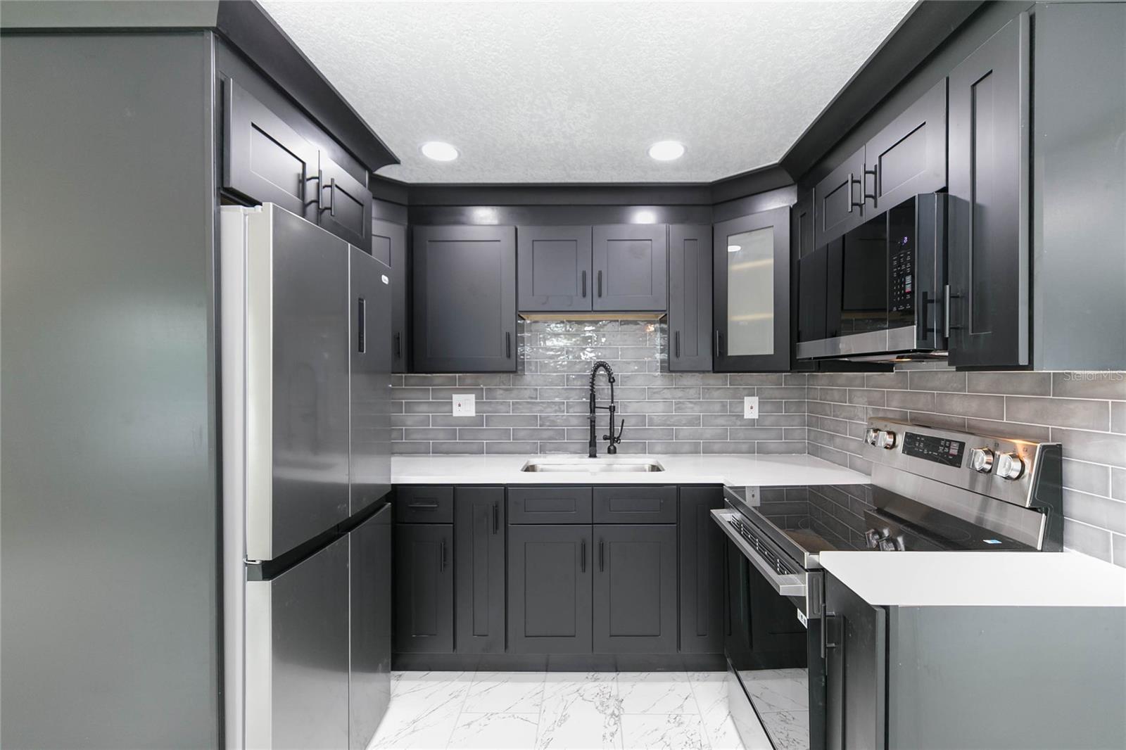 8723 N RIVER FOREST CIR, TAMPA, FL — photo 9