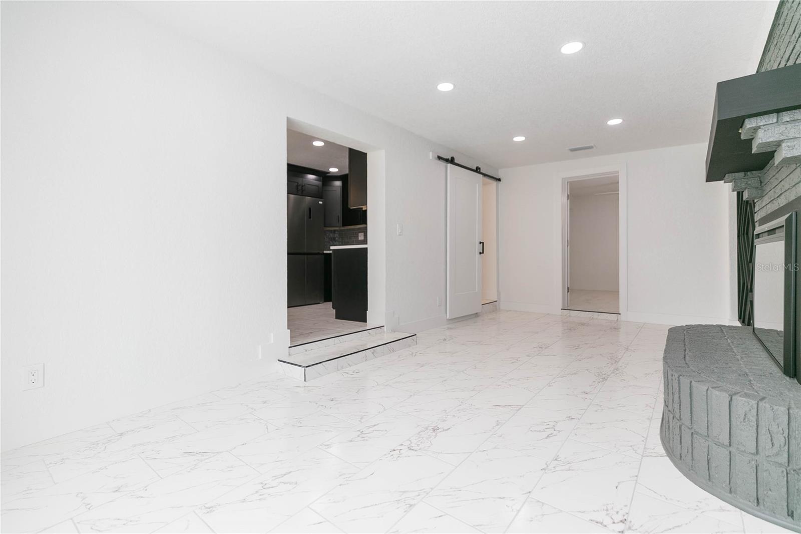 8723 N RIVER FOREST CIR, TAMPA, FL — photo 12