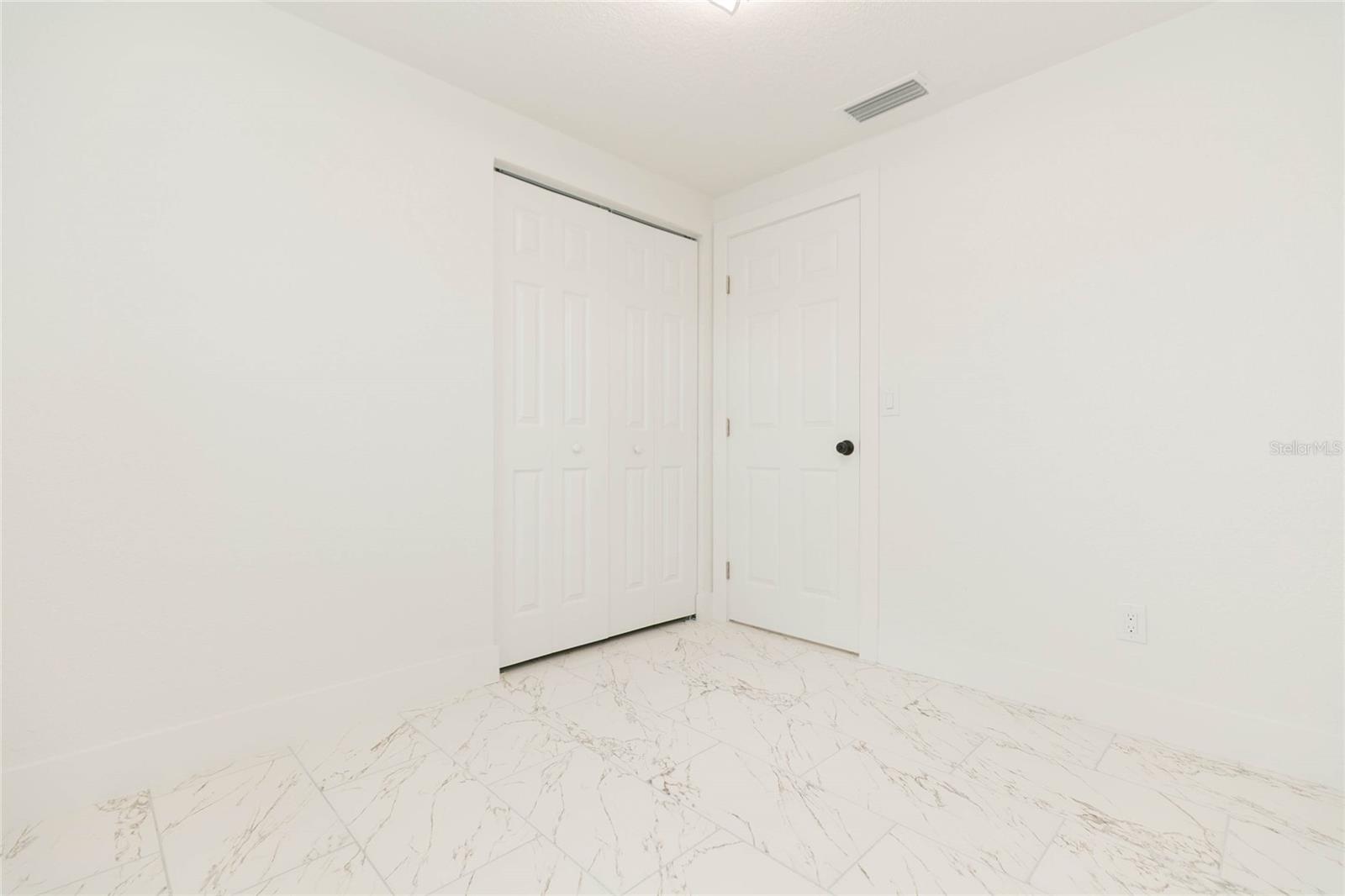 8723 N RIVER FOREST CIR, TAMPA, FL — photo 17
