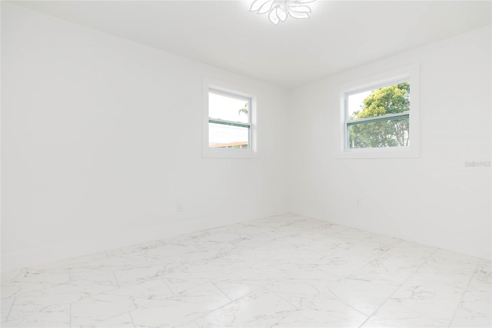 8723 N RIVER FOREST CIR, TAMPA, FL — photo 18