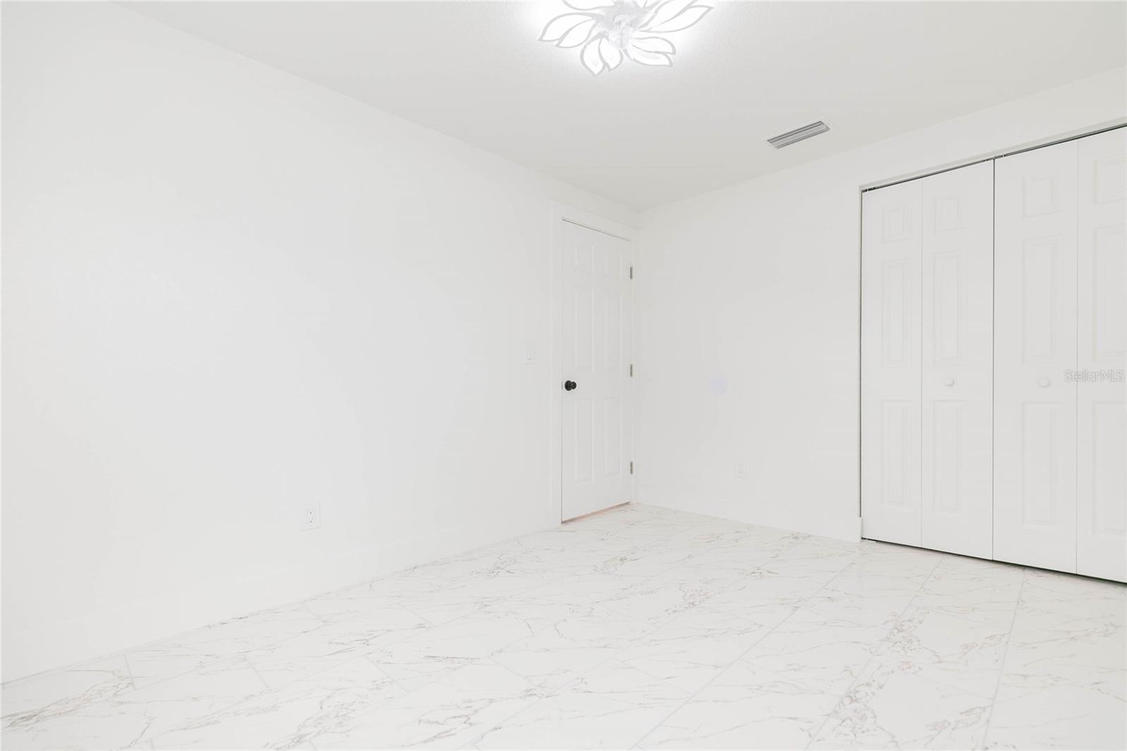 8723 N RIVER FOREST CIR, TAMPA, FL — photo 19